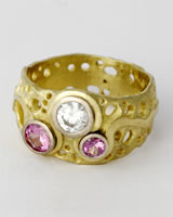 Large 'Loop Ring' in 18K gold with diamond and two pink Sapphires